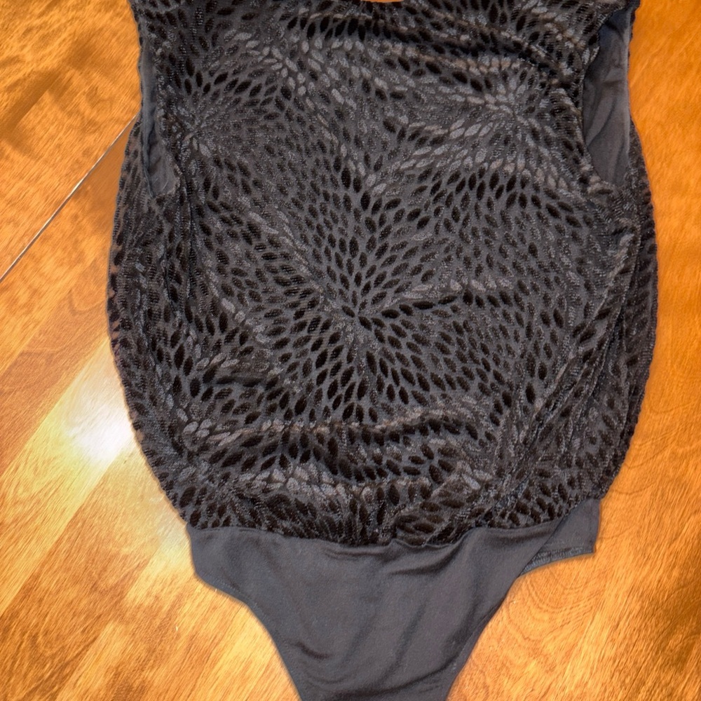 Ramy Brook Black Regina Velvet Embossed Burnout Cap Sleeve V-Neck Bodysuit Small - Picture 4 of 10